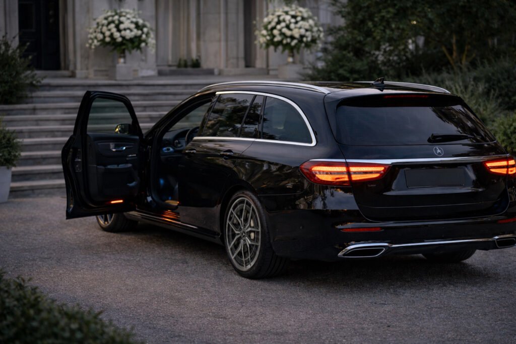 Mercedes-Benz Classe E AMG Line, colore nero,servizio