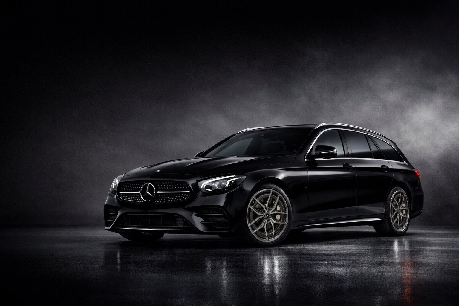 Mercedes-Benz Classe E AMG Line, colore nero cinematografico